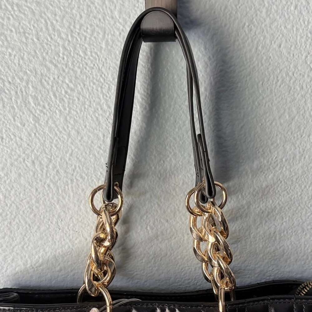 Like Dreams Elegant Black Quilted Handbag with Gold Chain and Cross Body NWT - Picture 3 of 8